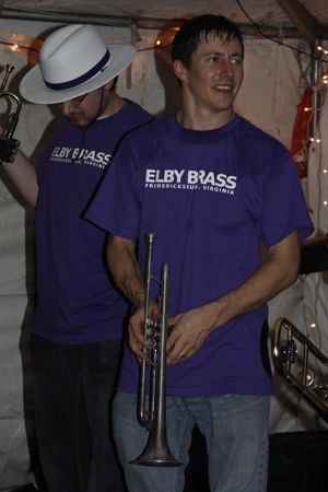 ELBY BRASS Logo T-shirt